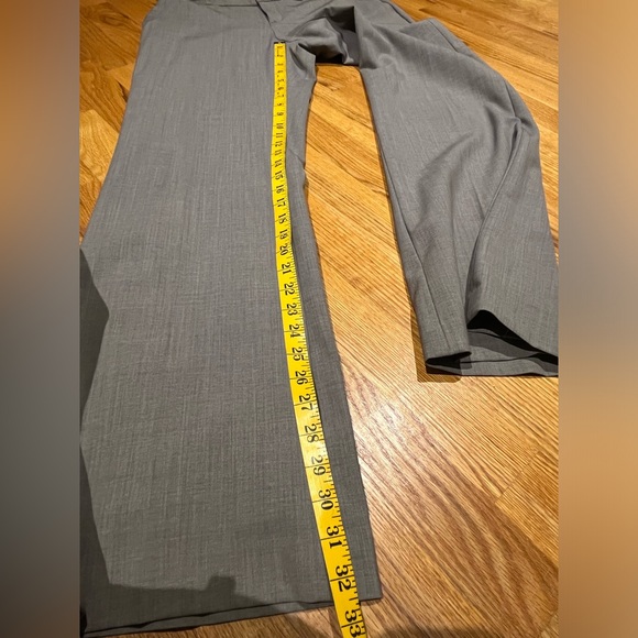 Banana Republic Wool & Spandex blend trousers, Size 10 - Picture 5 of 9